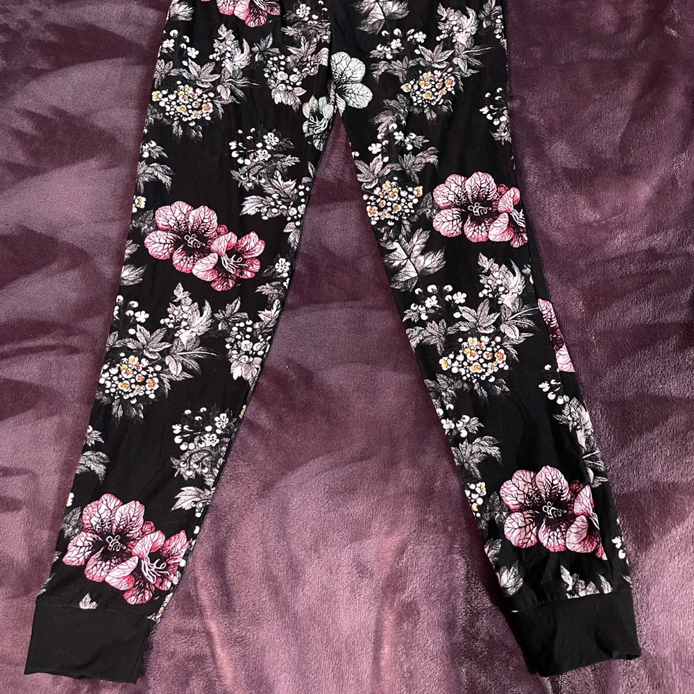 Joggers - Picture 2 of 7